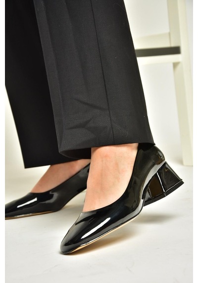 Fox Shoes T752827008 Siyah Rugan Alçak Topuklu Kadın Ayakkabı Siyah