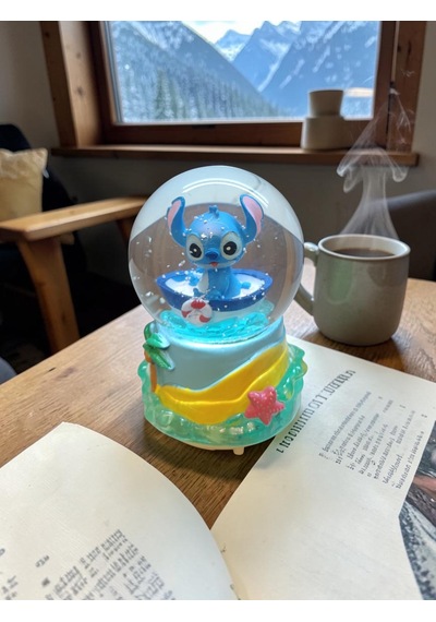 Stitch Müzikli Işıklı -10cm-8cm Kayıklı Figürlü Kar Küre 10-8