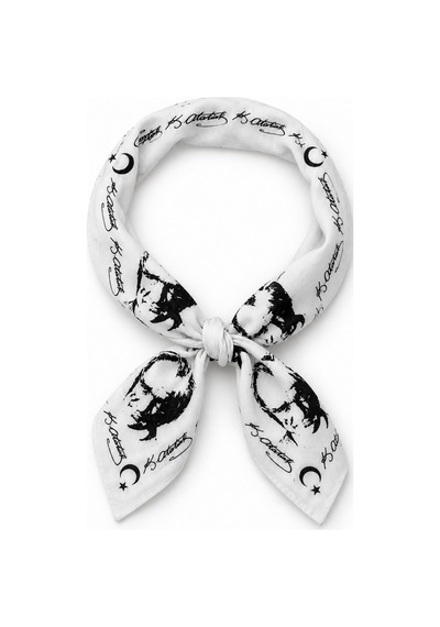 Herşeynota Atatürk Silüetli Ay Yıldız Beyaz %100 Pamuk 52x52 Cm Fular Bandana Okul, Etkinlik, Tören, Gösteri Çok Renkli