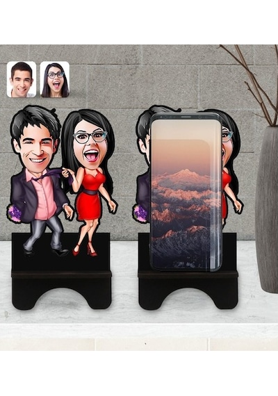 Kişiye Özel Sevgililer Karikatürlü Ahşap Biblo Telefon Standı-4