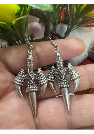 Herşey Nota Metal Pençe Formlu Figür Küpe Sallantılı Tasarım Küpe Çok Renkli