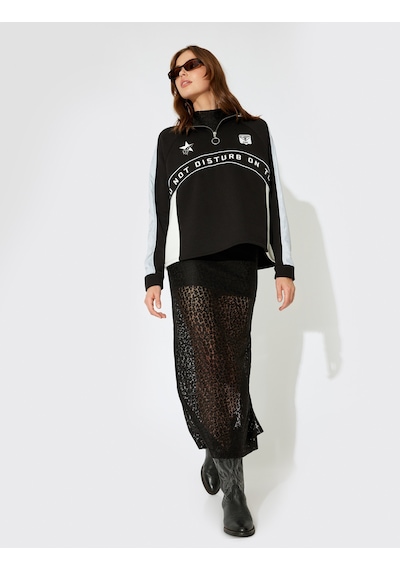 Koton Koton X İnji - Yarım Fermuarlı Sloganlı Renk Bloklu Rahat Kalıp Sweatshirt Siyah 5wal10724ık Siyah