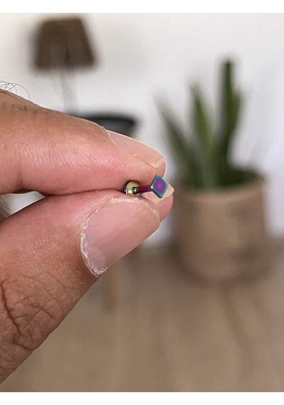 Şık Cerrahi Çelik Dudak Tragus Helix Kıkırdak Conch Minimal Kare Piercing Renkli