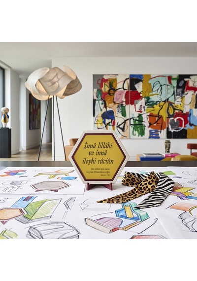 İnnâ Lillâhi Ve İnnâ İleyhi Râciûn Yazılı Dekoratif Masaüstü Süsü Manevi Huzur Arayanlar İçin İdeal Modern Hediye 10x10 Cm, Sarı