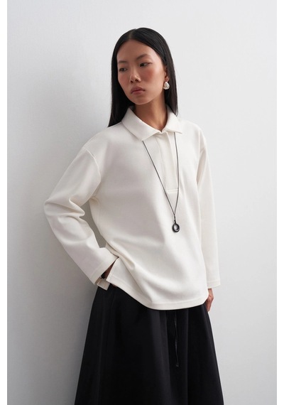 Kadriye Baştürk Yırtmaçlı Polo Yaka Sweatshirt Ekru