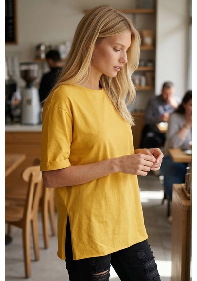 Armonika Kadın Sarı Yuvarlak Yaka Duble Kol Yanları Yırtmaçlı Pamuklu T-shirt Arm-26y137001 Armonika Kadın Sarı Yuvarlak Yaka Duble Kol Yanları Yırtmaçlı Pamuklu T-shirt Arm-26y137001