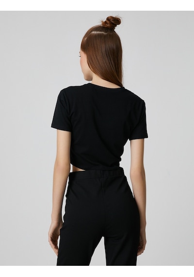 Koton Crop Tişört Baskılı Pencere Detaylı Kısa Kollu Siyah 3sal10278ık 3SAL10278IK999 Siyah
