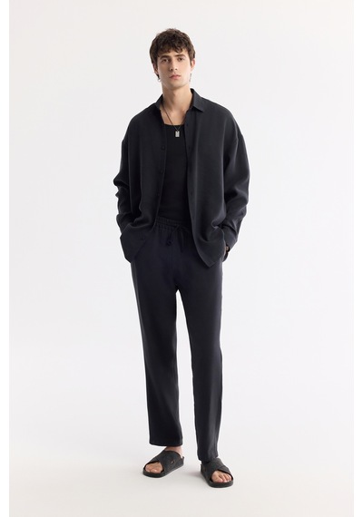 Avva Erkek Siyah Alttan Britli Yaka Soft Touch Oversize Fit Gömlek A51y2168