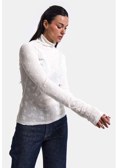 Kadın Kırık Beyaz W6-101 Slim Boğazlı Özel İşlemeli Kumaş Tasarım Bluz