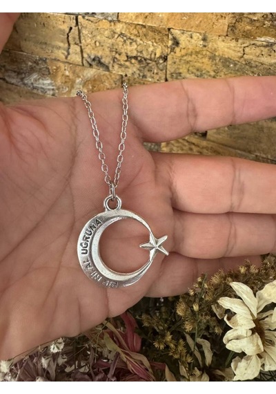 Bir Hilal Uğruna Yazılı Ay Yıldız Figürlü Kolye Gümüş Renk Unisex Zamak Metal Takı Çok renkli