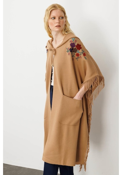 Desen Triko Kadın Omuzu Aplikeli Yanı Püsküllü Panço Camel Camel