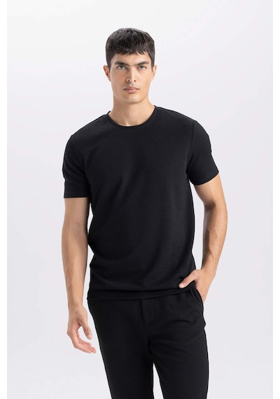 DeFacto Slim Fit Dar Kesim Bisiklet Yaka Basic Düz Kısa Kollu Siyah Tişört M6608AZ25SPBK81