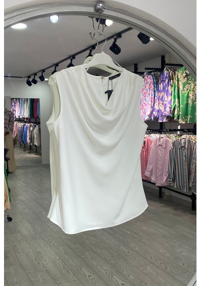 Pera Moda Dökümlü Degaje Yaka İç Göstermeyen Kısa Sıfır Kollu Bluz Gömlek Beyaz