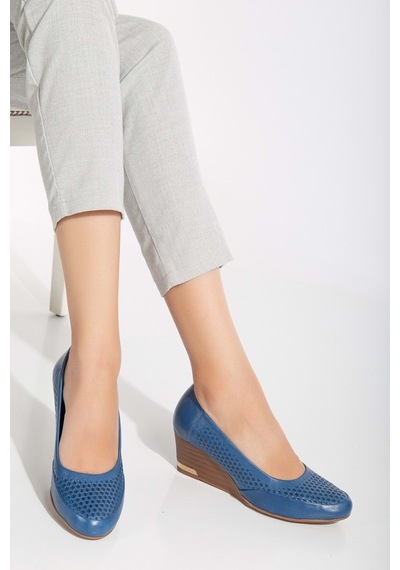 Analin Shoes Kadın Hakiki Deri Petek Baskılı Dolgu Topuklu Ayakkabı Kot Mavi