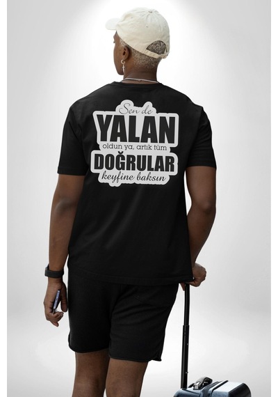 Sende Yalan Oldun Ya, Artık Tüm Doğrular Keyfine Baksın Yazılı Pamuklu Unisex Oversize Sırt Dijital Baskılı Siyah T-shirt Siyah