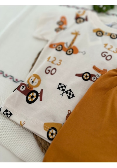 Tuem Baby Erkek Bebek Yarış Arabalı Ve Sevimli Hayvanlar Baskılı Şortlu Takım Ölçüleri Açıklamada . Turuncu Tuem Baby Erkek Bebek Yarış Arabalı Ve Sevimli Hayvanlar Baskılı Şortlu Takım Ölçüleri Açıklamada . Turuncu