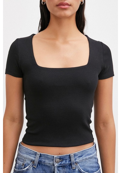 Never More Kare Yaka T-shirt Siyah