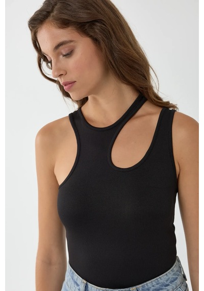 Hiccup Asimetrik Yaka Crop Top Siyah