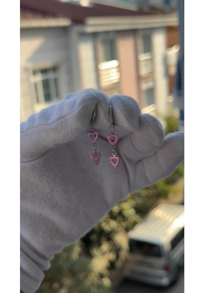 Kadın Gümüş Renk Pembe Kalpli Şık Tasarım Sallantılı Küpe Gümüş