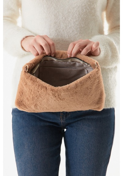 Fullamoda Tüylü Zincirli Pelüş Portföy Çanta 25maks126240-camel Camel