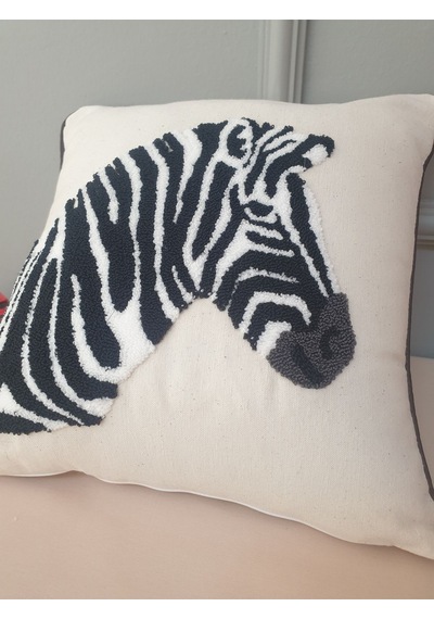 Dekoratif Kırlent Zebra Model - Punch Nakışlı - Kırlent İçi Dahil