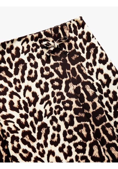 Koton A Kesim Fiyonk Detaylı Leopar Desenli Mini Etek Siyah Desenli 5sak70146uw Bdl Çok Renkli Koton A Kesim Fiyonk Detaylı Leopar Desenli Mini Etek Siyah Desenli 5sak70146uw Bdl Çok Renkli