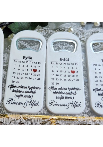 Takvim Baskılı Baskılı Dikey Açacak Magnet 4,5x10,5 Cm U 30 Adet