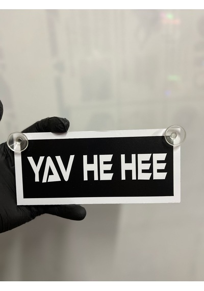 Siyah Renk Üzeri Beyaz Renk Yav He Hee Yazılı Vantuzlu Cam Süsü