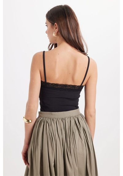 Tudors Kadın Slim Fit Dar Kesim İnce Askılı Dantel Detaylı Likralı Siyah Crop Atlet-50960