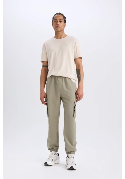 DeFactoFit Sporcu Jogger Eşofman Altı Slim Fit Dar Kesim Dokuma Kargo Cepli Standart Paça D3884AX24WNKH465