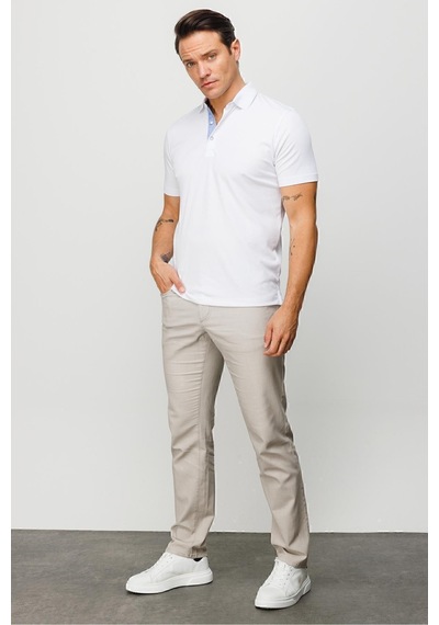 Desen Minimalist Polo Yaka Erkek T-shirt - Kısa Kol - Rahat Beyaz