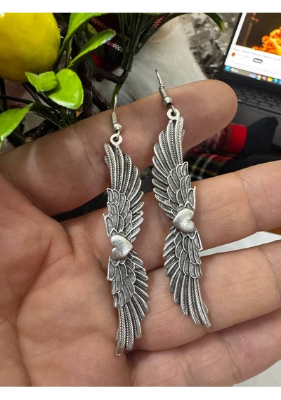 Herşey Nota Uzun Kanat Formlu Metal Figür Küpe Sallantılı Tasarım Küpe Çok Renkli
