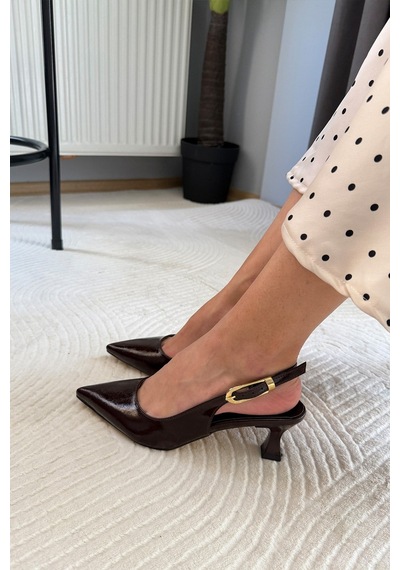 Preshley Kadın Flow Kahve Rugan Sivri Burunlu Kısa 5 Cm Topuklu Rahat Şık Arkası Acık Stiletto Ayakkabı Kahverengi Preshley Kadın Flow Kahve Rugan Sivri Burunlu Kısa 5 Cm Topuklu Rahat Şık Arkası Acık Stiletto Ayakkabı Kahverengi