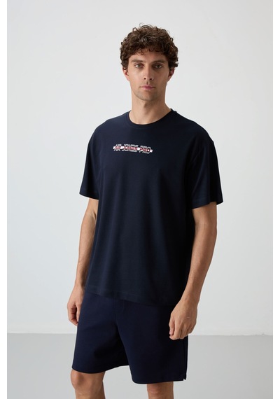 Air Jones Tommy Life Lacivert Pamuklu Kalın Yüzeyi Dokulu Oversize Fit Baskılı Erkek T-shirt - 88365 Lacivert Air Jones Tommy Life Lacivert Pamuklu Kalın Yüzeyi Dokulu Oversize Fit Baskılı Erkek T-shirt - 88365 Lacivert