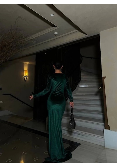 Defymoda Kadın Kadife Kumaş Kalp Yaka Yırtmaç Detaylı Maxi Boy Elbise Yeşil