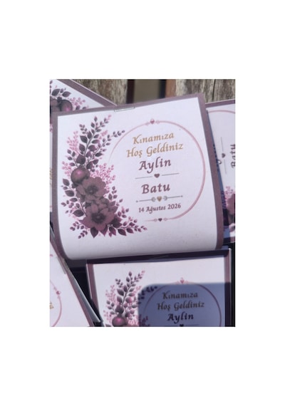50 Adet Kişiselleştirilmiş , İsme Özel Soft Bordo Çiçekli Kına Hediyeliği - 200gr Lüks Kartlı Ve Sızdırmaz Kına Paketi - Kına Gecesi Hatırası