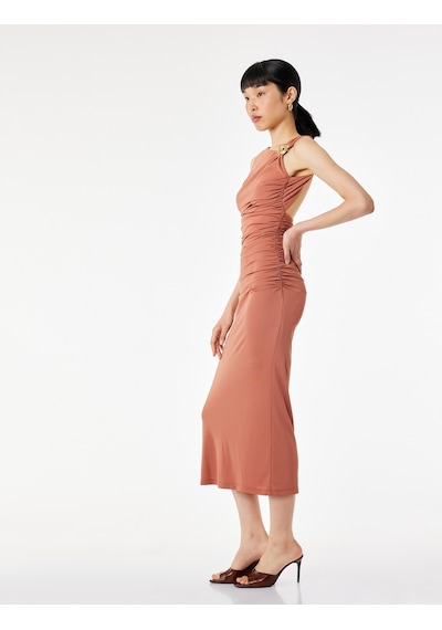 Koton Metal Aksesuarlı Kayık Yaka Kolsuz Slim Fit Drapeli Midi Abiye Elbise Kahverengi 6sak80104fk Kahve