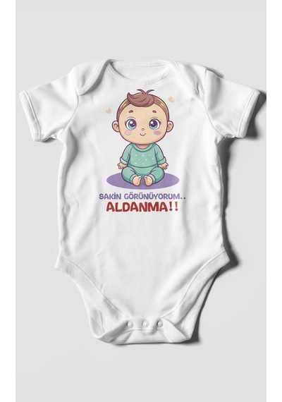 Sakin Görünüyorum Aldanma Baskılı Bebek Zıbını Çıtçıtlı Body %100 Pamuk Kısa Kol Beyaz