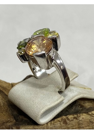 Topaz Taşlı Gümüş Kadın Yüzük Beyaz