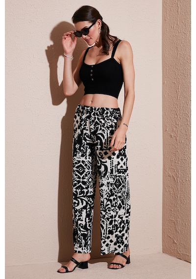 Lela Desenli Standart Fit Yüksek Bel Geniş Paça Bayan Pantolon 5869019 Siyah Lela Desenli Standart Fit Yüksek Bel Geniş Paça Bayan Pantolon 5869019 Siyah