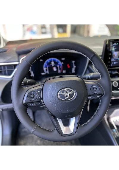 Toyota Corolla 2020-2024 Araca Özel Direksiyon Kılıfı Napa Deri Gri İp Siyah