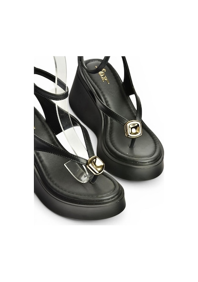 Fox Shoes Y973465909 Siyah Parmak Arası Dolgu Tabanlı Kadın Sandalet