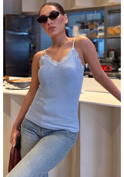 Madmext Mavi Dantelli V Yaka İnce Askılı Atlet Mg2720