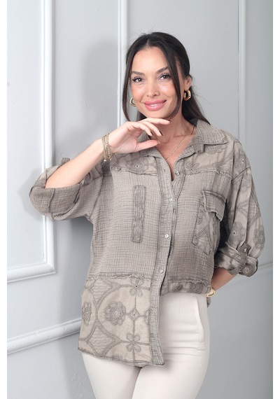 By Saygı Kadın İtalyan Tek Cepli Çiçek İşlemeli Cotton Gömlek Vizon