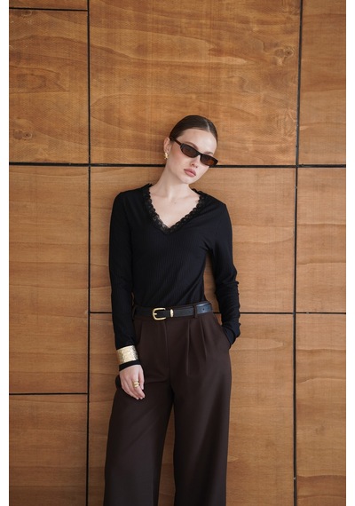 Verymoda Yakası Dantel Detaylı Bluz F2088 Siyah