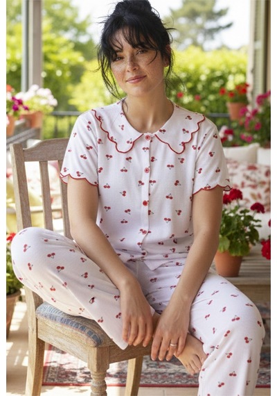 Siyah İnci Yakalı Büyük Beden Battal Düğmeli Fitilli Kaşkorse Örme Pijama Takım26120801 Beyaz Kiraz Siyah İnci Yakalı Büyük Beden Battal Düğmeli Fitilli Kaşkorse Örme Pijama Takım26120801 Beyaz Kiraz