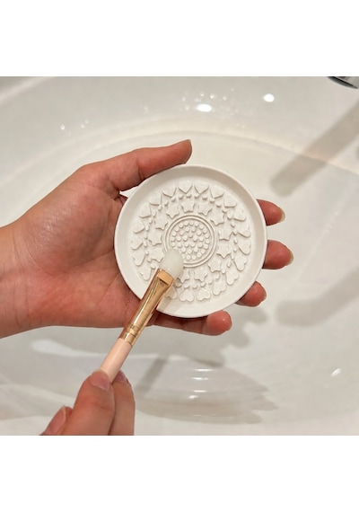3d Baskı Makyaj Fırçası Temizleme Pedi - Desenli Aparat-beyaz