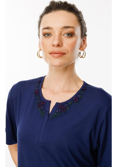 Kadın Açma Yaka Dantel Çiçek İşlemeli Penye T-shirt Lacivert Lacivert