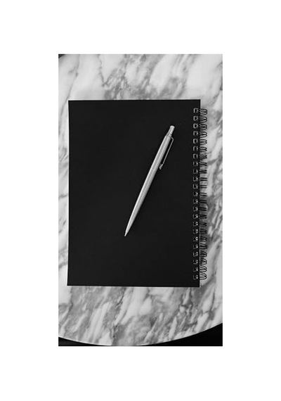 Siyah Kapaklı A5 Spiralli Defter, 100 Yaprak Kareli Ve Kullanışlı 124-Pembe