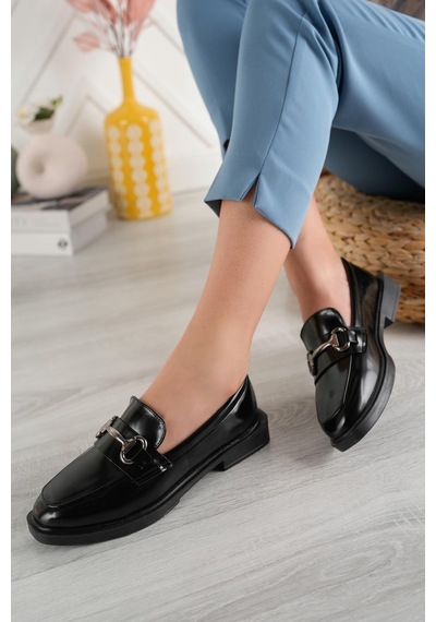 Aymood Kadın Siyah Zincir Tokalı Kalın Taban Pu Deri Günlük Klasik Topuklu Loafer Makosen Ayakkabı Siyah Aymood Kadın Siyah Zincir Tokalı Kalın Taban Pu Deri Günlük Klasik Topuklu Loafer Makosen Ayakkabı Siyah